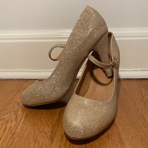 NEW NEVER WORN | Bella Marie Gold Glitter Heels